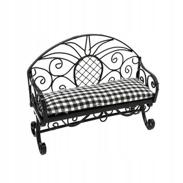 Миниатюрный двухместный диванчик для кукольного домика.