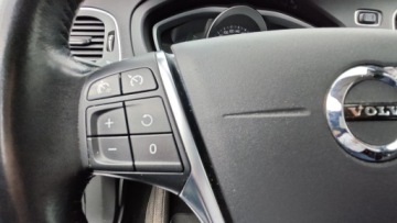 Volvo V40 II Hatchback Facelifting 2.0 D3 150KM 2019 VOLVO V40 D3 Drive-E SCR Momentum, Automat, Salon Polska, Serwisowany, zdjęcie 16