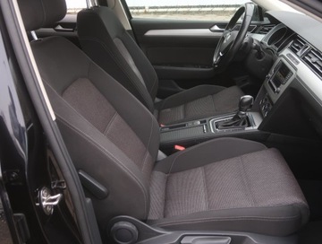 Volkswagen Passat B8 Variant 2.0 TDI BlueMotion SCR 150KM 2016 VW Passat 2.0 TDI, Automat, Navi, Klima, zdjęcie 8