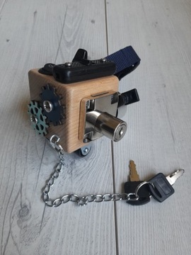 Kostka manipulacyjna EDUKACYJNA z przełącznikami zabawka drewniana