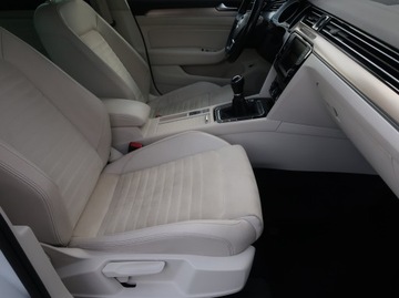Volkswagen Passat B8 Variant 1.8 TSI BlueMotion Technology 180KM 2016 VW Passat 1.8 TSI, Salon Polska, Serwis ASO, zdjęcie 8