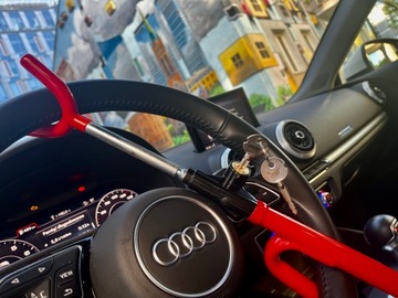 ЗАМОК РУЛЕВОГО КОЛЕСА АВТОМОБИЛЯ ПРОТИВОУГОННЫЙ