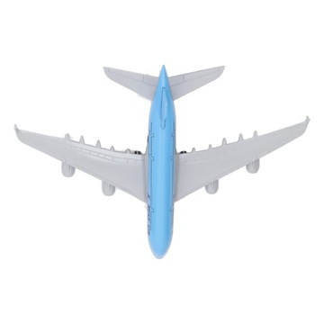 Статическая модель авиалайнера из сплава. Моделирование домашнего исследования.