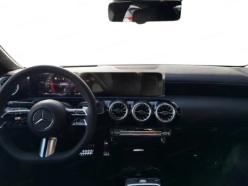 Mercedes CLA C118/X118 Coupe Facelifting 1.3 200 163KM 2025 MERCEDES-BENZ CLA 200 AMG Line Sedan 1.3 (163KM) 2025, zdjęcie 7