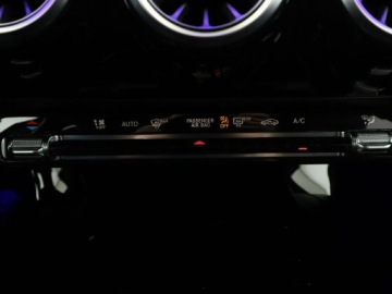 Mercedes Klasa A W177/V177 Hatchback 1.5 180d 116KM 2018 Mercedes A 180 180d Progressive Automat Nawigacja, zdjęcie 29