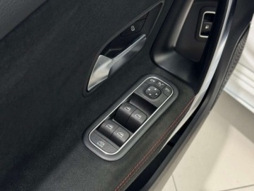 Mercedes Klasa A W177/V177 Hatchback Plug-In 1.3 250e 218KM 2020 Mercedes-Benz Klasa A AMG Line Plug In Fotele kubelkowe Nawigacja Kame, zdjęcie 18