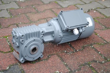 Motoreduktor kątowy 0.37kw. 73obr./min.. Lenze.