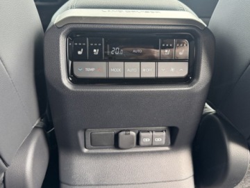 Toyota Land Cruiser VII Terenowy 5d 2.8 D-4D 204KM 2025 Od ręki - Executive 2.8 MHEV 205KM | Dach panoramiczny!, zdjęcie 16