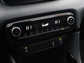 Toyota Yaris IV Hatchback 1.5 Dynamic Force 125KM 2021 Toyota Yaris 1.5 VVT-i, Salon Polska, Serwis ASO, zdjęcie 15