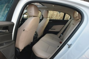 Jaguar XE Sedan 2.0 i4 250KM 2018 Jaguar XE 25T 2.0T 250KM 2018r. Skóra Panorama, zdjęcie 11