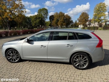Volvo V60 I Kombi Facelifting 2.0 D4 DRIVE-E 190KM 2015 Volvo V60 Volvo V60 D4 Momentum 2.0 Diesel 190KM, zdjęcie 4