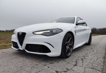 Alfa Romeo Giulia II Sedan 2.9 V6 510KM 2017 Alfa Romeo Giulia Alfa Romeo Giulia 2.9 V6 Bi-Turbo AT8 Quadrifoglio 2.9
