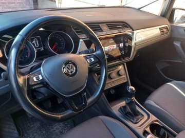 Volkswagen Touran III 2017 VW Touran 1.2 benzyna 116KM 2017r 7 osobowy, zdjęcie 3