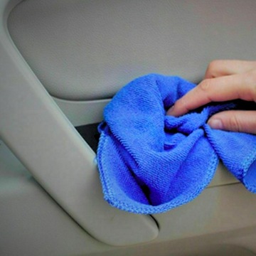 10 салфеток из микрофибры для полировки салона автомобиля.