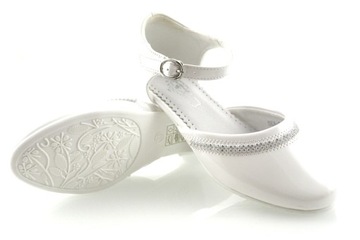 BIAŁE BALERINKI BUCIKI KOMUNIJNE PANTOFELKI NA OBCASIE 244 r 33