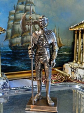 Рыцарь с алебардой из мрамора, гравер Никколо Сильва v