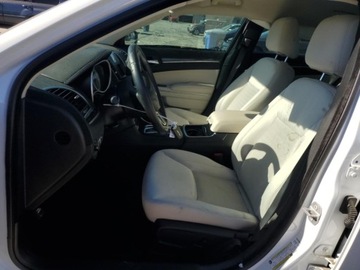 Chrysler 300C II 2022 Chrysler 300 CHRYSLER 300 TOURING 2022 3.6 Benzyna 292KM, zdjęcie 6