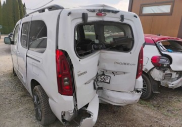 Toyota 2022 Toyota Proace City Verso 2022r, 1.2 Benzyna. AUTOMAT. Uszkodzony przod i t, zdjęcie 2