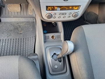 Opel Corsa C 2005 Opel Corsa Automat Klimatronik Webasto na pilota, zdjęcie 17