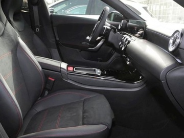 Mercedes CLA C118/X118 Coupe Facelifting 1.3 200 163KM 2025 MERCEDES-BENZ CLA 200 AMG Line Sedan 1.3 (163KM) 2025, zdjęcie 7