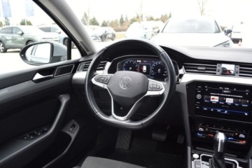 Volkswagen Passat B8 Variant Facelifting 2.0 TSI 190KM 2022 Volkswagen Passat SalonPL 2.0 TSI 190KM DSG Business NaviMatrixKeyLessKame, zdjęcie 10