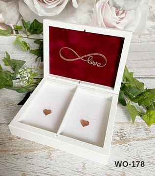 Шкатулка для обручальных колец с декором из белого золота