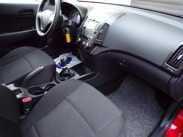 Hyundai i30 I CW Facelifting 1.4 DOHC 109KM 2010 Hyundai i30 Klimatyzacja / Gwarancja / 1.4 / 109KM, zdjęcie 21