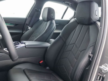 BMW Seria 5 G90-91 Touring 2.0 520d 197KM 2025 BMW Seria 5 BMW 520d xDrive Limuzyna 2.0 Diesel 197KM, zdjęcie 3