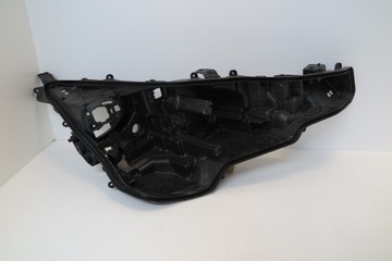 TOYOTA COROLLA E21 PRAWA LAMPA PRZÓD PUSZKA OBUDOWA