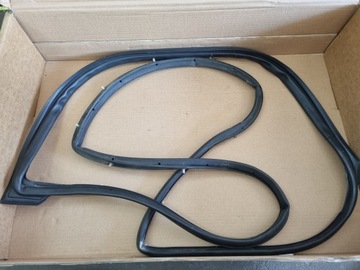 Mazda 2 II 5D Uszczelka ramka drzwi lewy przód