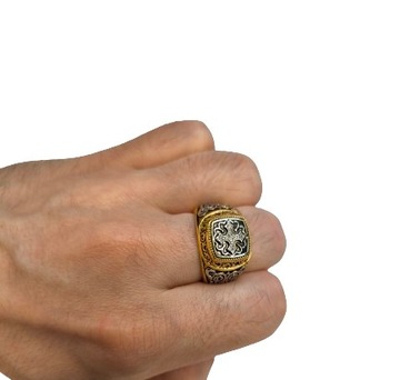Мужской золотой перстень-печатка с серебряным декором