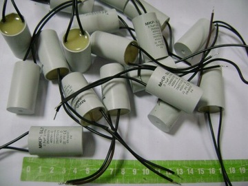 KONDENSATOR ROZRUCHOWY DO SILNIKA 2,5uF 450V PL