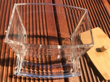 КОНТЕЙНЕР ДЛЯ КОСМЕТИЧЕСКИХ СРЕДСТВ ДЛЯ УШЕЙ