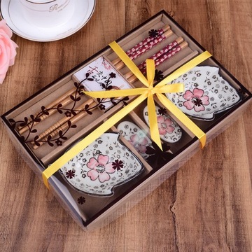 Стильный суши-сет на 2 персоны в красных тонах.