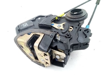 TOYOTA AVENSIS II T25 HB ZÁMEK Z DVEŘE LEVÝ ZADNÍ