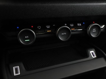 Citroen C4 III SUV 1.2 PureTech 130KM 2020 Citroen C4 klima auyo navi kamera i czujniki, zdjęcie 27