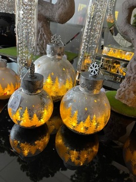 BOMBKA SZKLANA LED ŚWIECĄCA DO POSTAWIENIA DEKORACJA 30,5 CM ZŁOTA SREBRNA