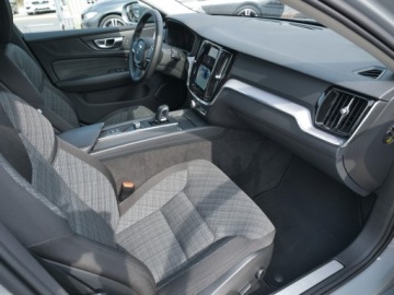 Volvo V60 II  2024 Volvo V60 2,0T 177 aut Hak Ogrz,Kier.+4xFotele Kamera DVD DAB NFC perła TOP, zdjęcie 11