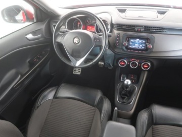 Alfa Romeo Giulietta Nuova II Hatchback 5d Facelifting 1.4 TB 16v Mair 170KM 2014 Alfa Romeo Giulietta 1.4 T MultiAir, Salon Polska, zdjęcie 6