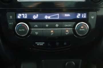 Nissan Qashqai II Crossover 1.2 DIG-T 115KM 2015 Nissan Qashqai 1.2 DIG-T, Navi, Klima, zdjęcie 12