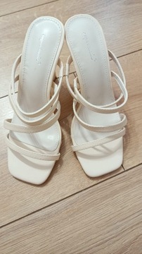 Бежевые шлепанцы на высоком каблуке, размер 38.