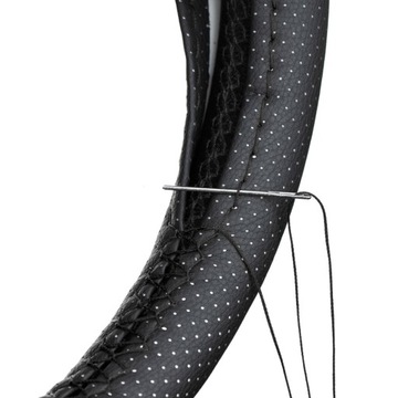 ЧЕХОЛ РУЛЕВОГО КОЛЕСА ИЗ ЦЕЛОГО куска кожи. Материал Противоскользящий.