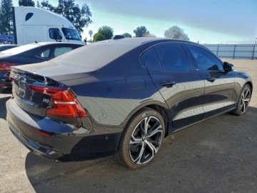 Volvo S60 III 2024 Volvo S60 Volvo S60 B5 FWD Plus 2024, od firmy ubezpieczeniowej 2.0 Benzyna, zdjęcie 4