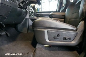 Dodge Ram IV 5.7 V8 390KM 2017 Dodge RAM 1500 4x4 5.7HEMI 390KM KamCof NaviPL Skory El.fotel Skl.lustra, zdjęcie 24