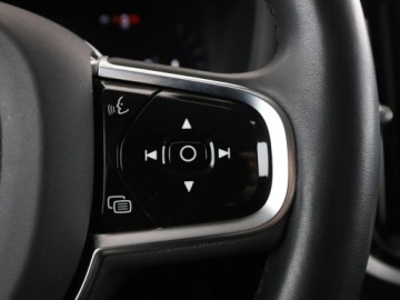 Volvo V60 II  Kombi Facelifting 2.0 B4 197KM 2023 Volvo V60 FV23% B4 Plus Dark automat mHEV skóra, zdjęcie 28