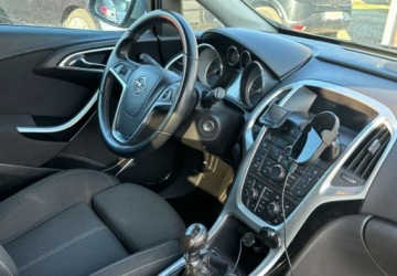 Opel Astra J Sports Tourer 1.7 CDTI ECOTEC 110KM 2012 Opel Astra 2012 r. 1.7 Diesel 110KM, zdjęcie 9