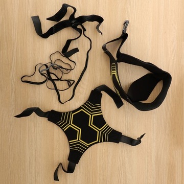 5 комплектов тренажеров для ударов по мячу.