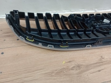 VOLVO V40 II СНЯТИЕ РЕШЕТКИ