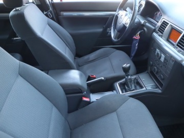 Opel Vectra C Hatchback 1.9 CDTI ECOTEC 150KM 2006 Opel Vectra 1.9 CDTI, Klima, Klimatronic, zdjęcie 8