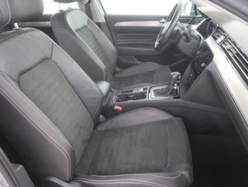 Volkswagen Passat B8 Variant Facelifting 2.0 TDI SCR 150KM 2023 VW Passat 2.0 TDI, Salon Polska, 1. Właściciel, zdjęcie 8